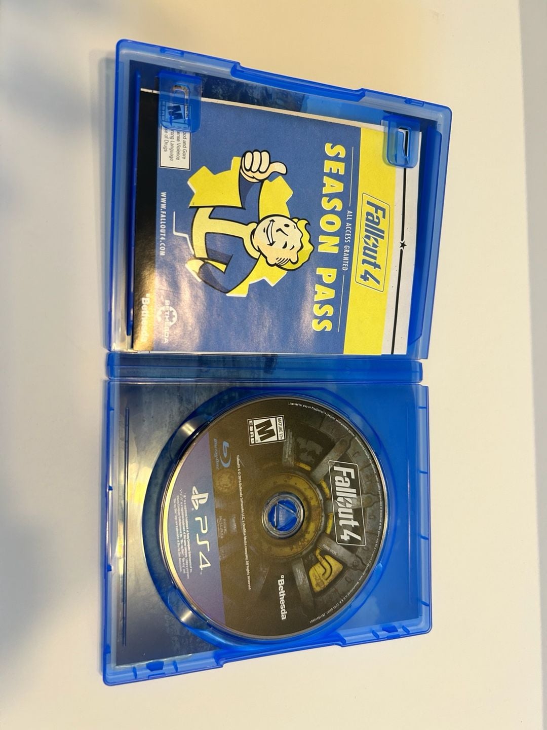 Bethesda Fallout 4 PlayStation 4 Game Complete with Case 2