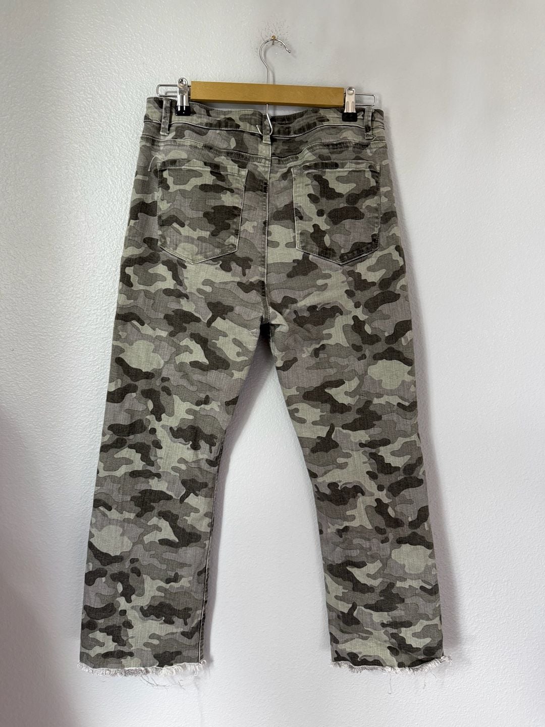 Tractr Blu Camouflage Jeans Size 30 Green Raw Hem 3