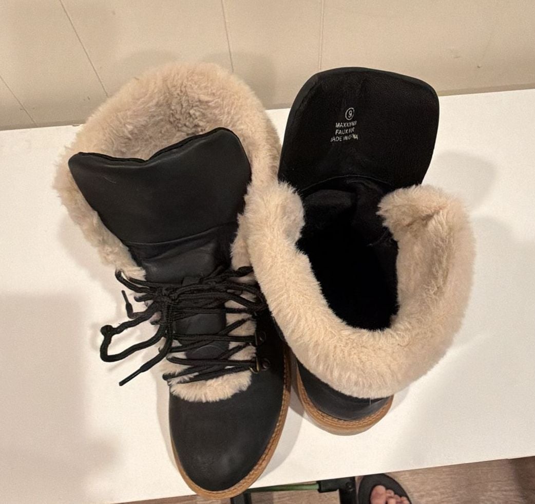 Nicole Miller Maxxy Faux Fur Boots Size 9 Black Lace-Up Winter Boot 9