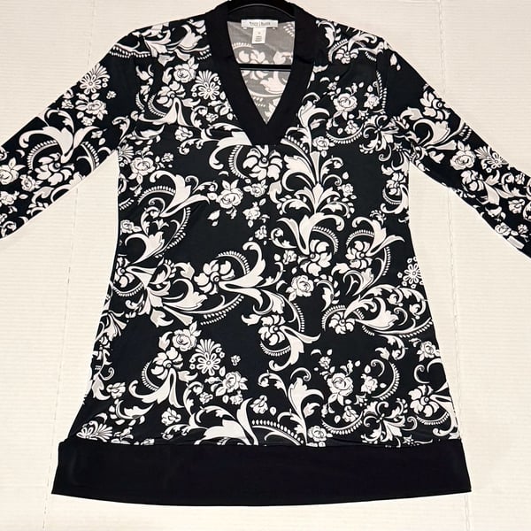White House Black Market Tunic Size M Black White Floral V-Neck