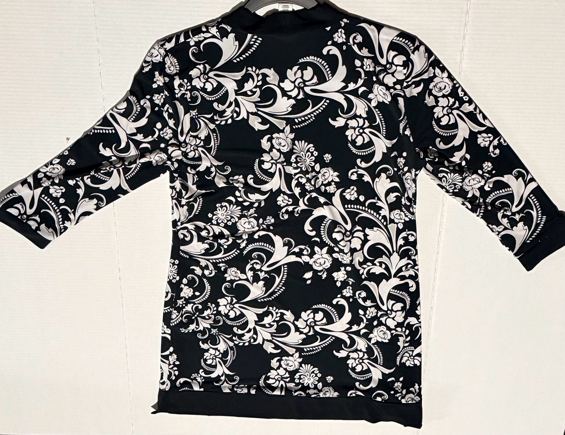 White House Black Market Tunic Size M Black White Floral V-Neck 7