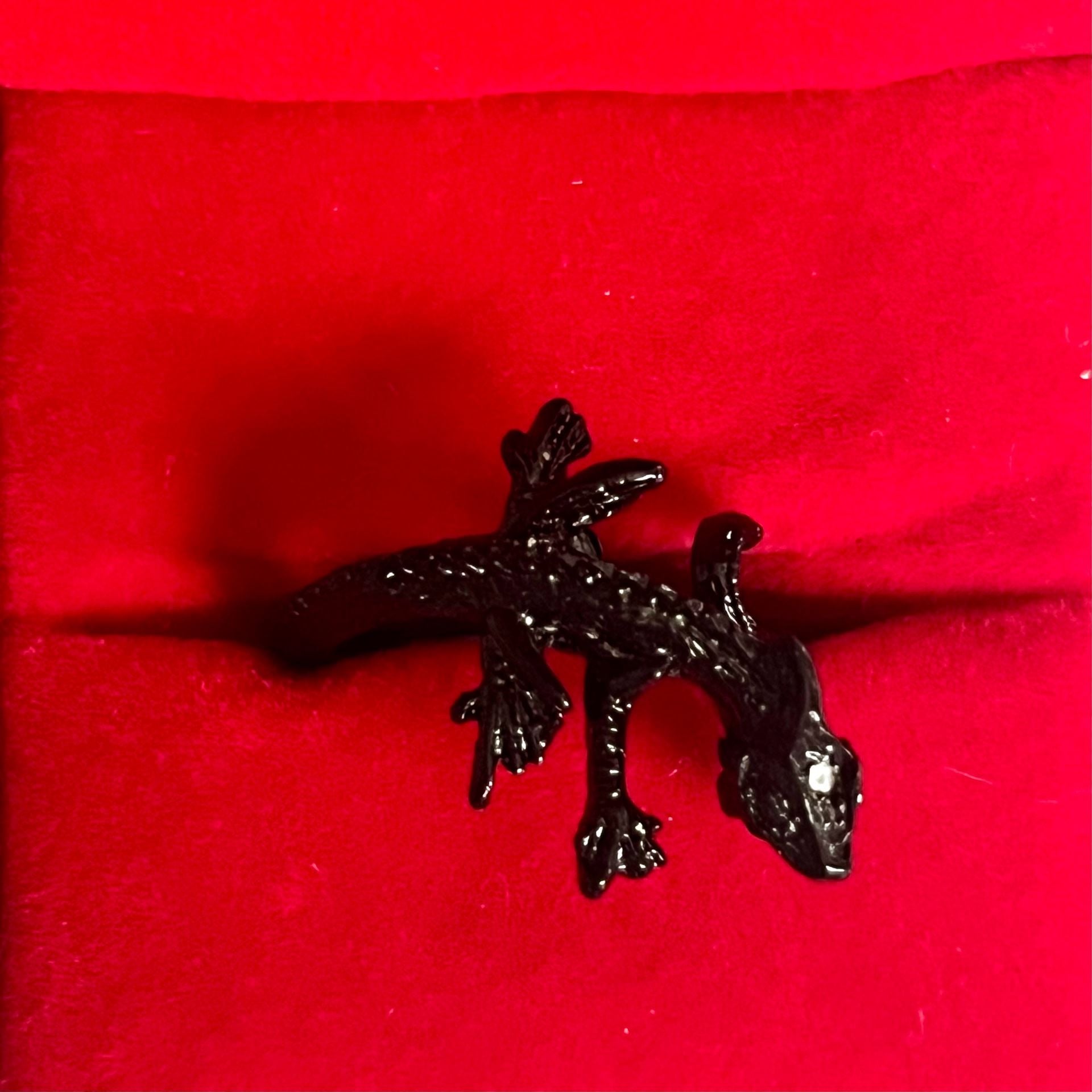 Shell Game Jewelry Lizzy Ring Black Lizard Gecko Size 6 1