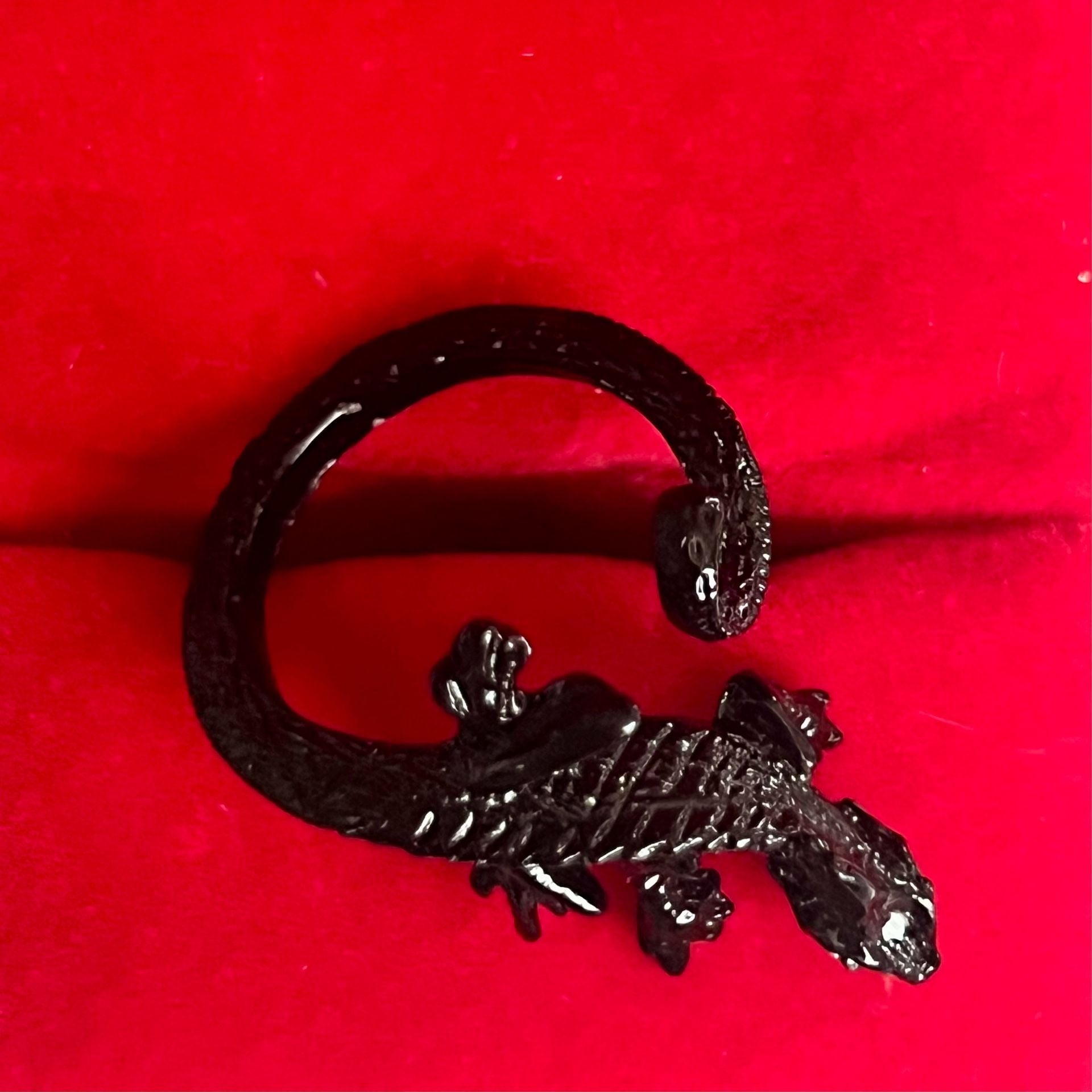 Shell Game Jewelry Lizzy Ring Black Lizard Gecko Size 6 3