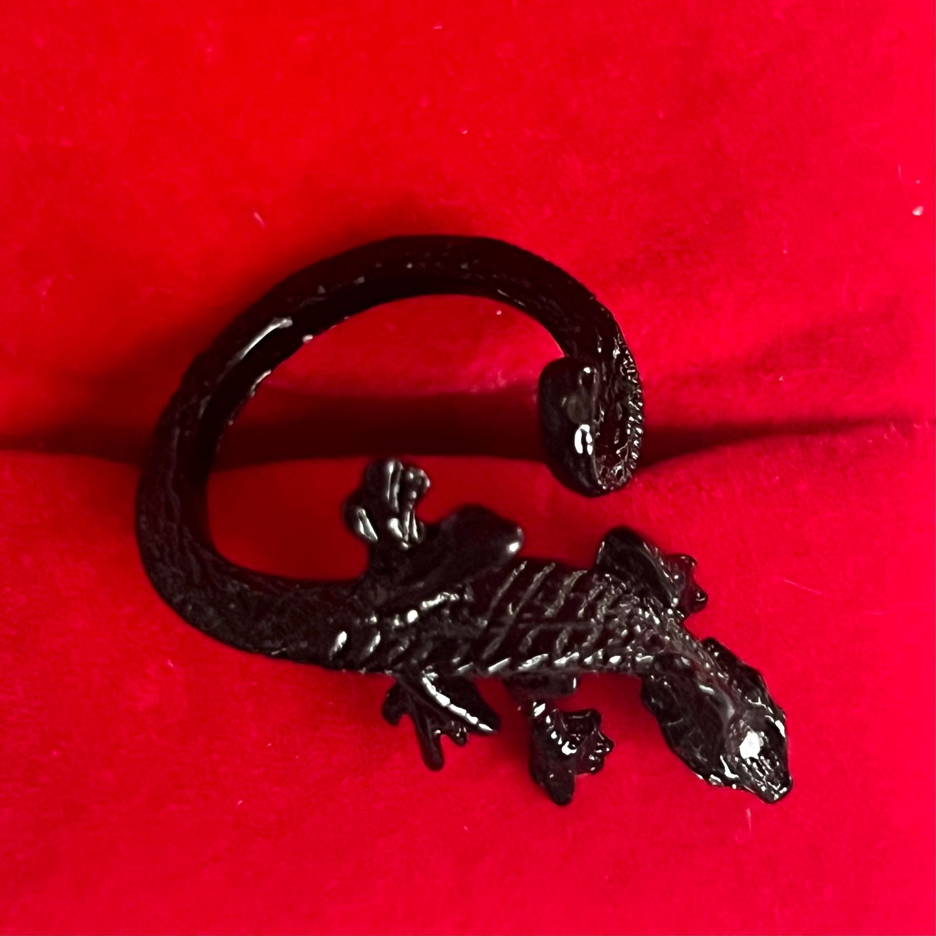 Shell Game Jewelry Lizzy Ring Black Lizard Gecko Size 6 4