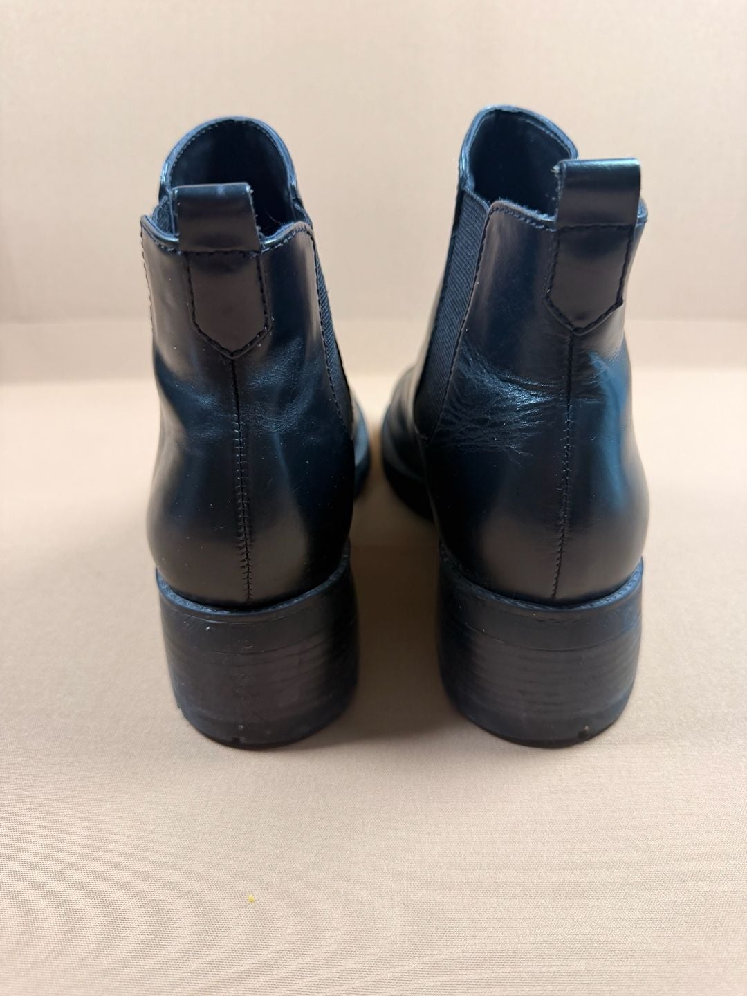 Bass Chelsea Boots Size 7.5M Black Leather Heeled Ankle Booties 7