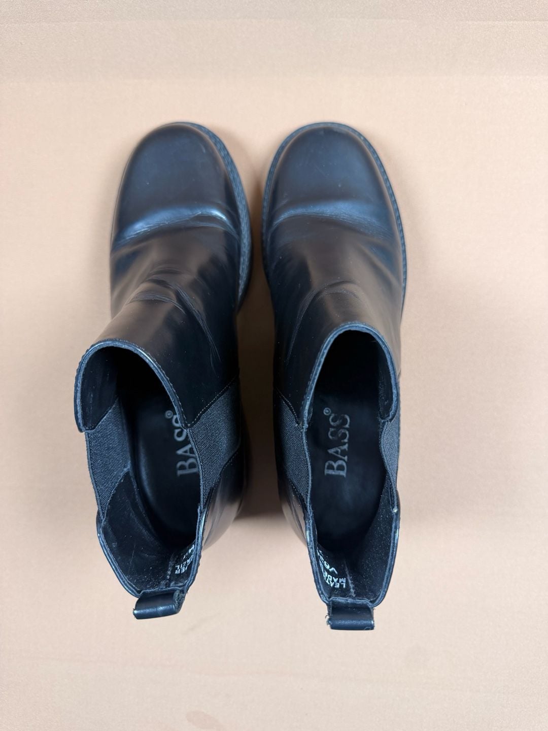 Bass Chelsea Boots Size 7.5M Black Leather Heeled Ankle Booties 8