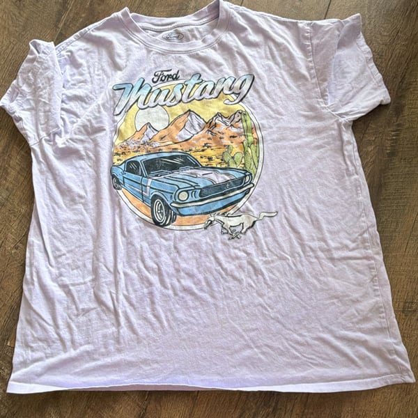 Ford Mustang Graphic T-Shirt Size L Light Purple Desert Car