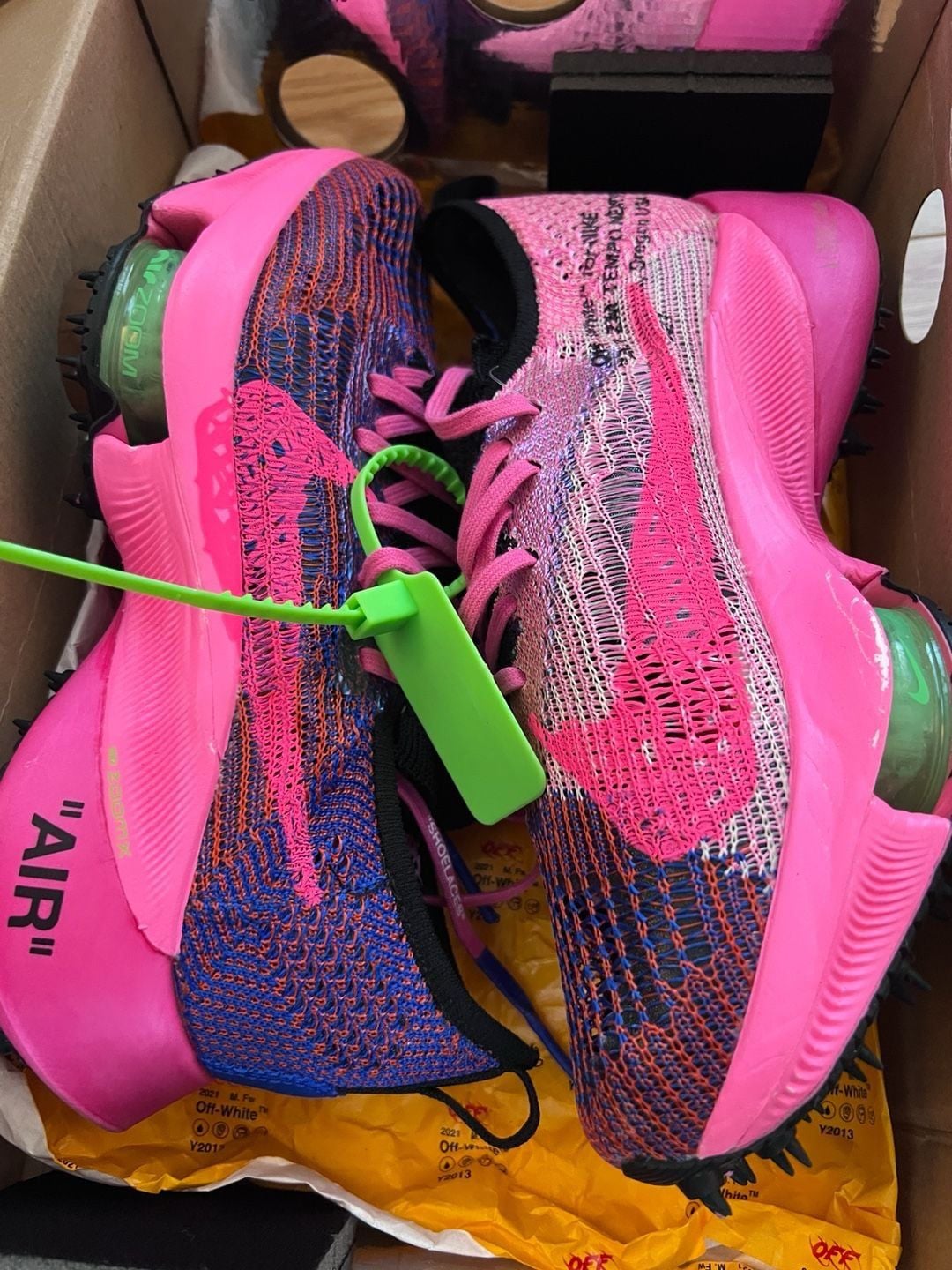 Off-White x Nike Air Zoom Tempo 2