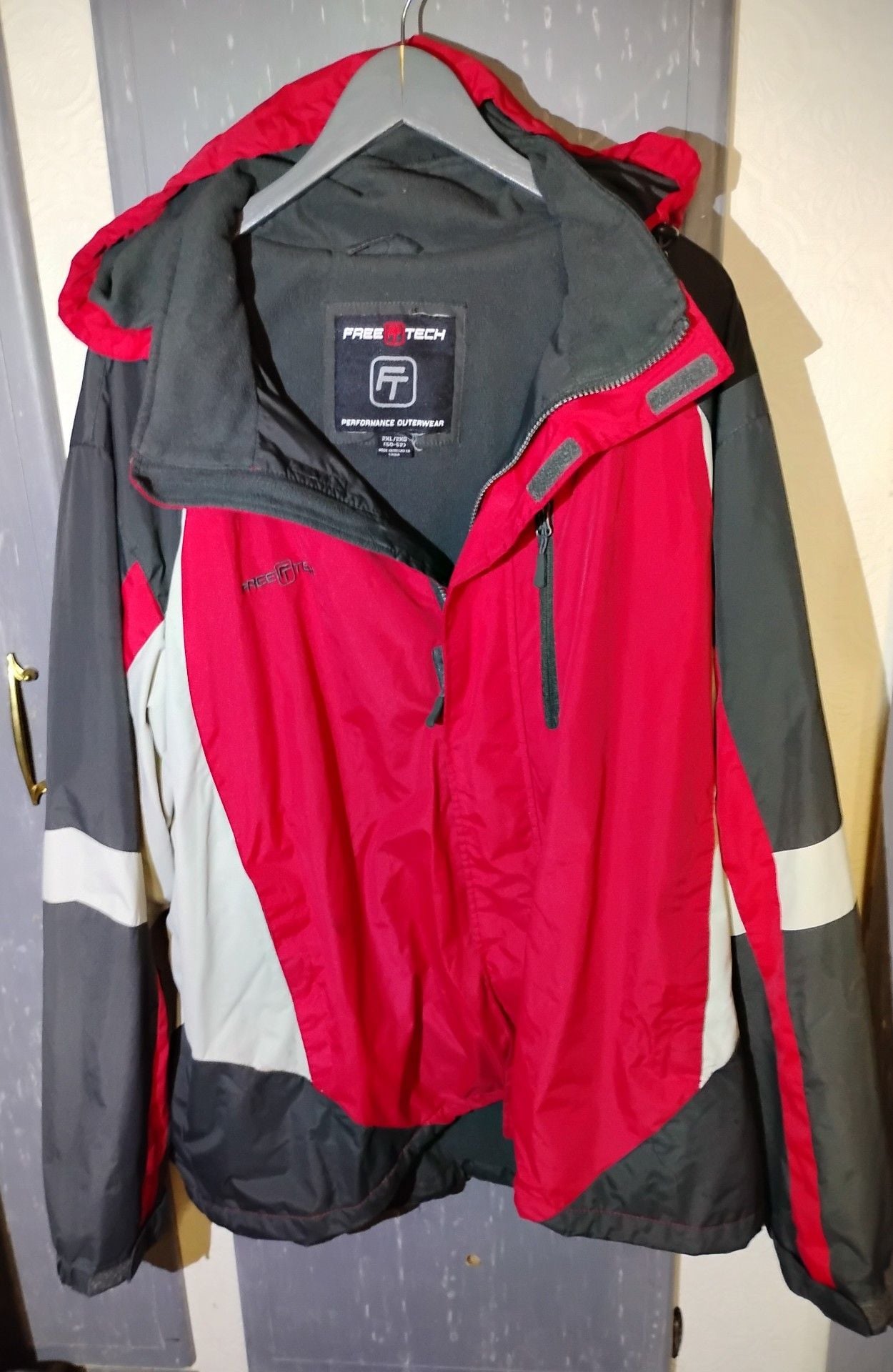 Free Tech Performance Outerwear Jacket Size 2XL Red Gray 1
