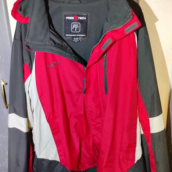 Free Tech Performance Outerwear Jacket Size 2XL Red Gray