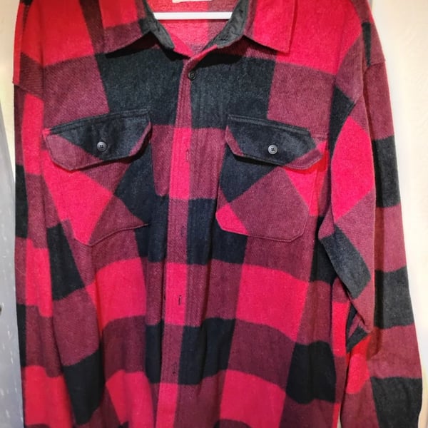 Vintage Wrangler Men's (L) Black & Red Buffalo Plaid Fleece Button Up Shirt