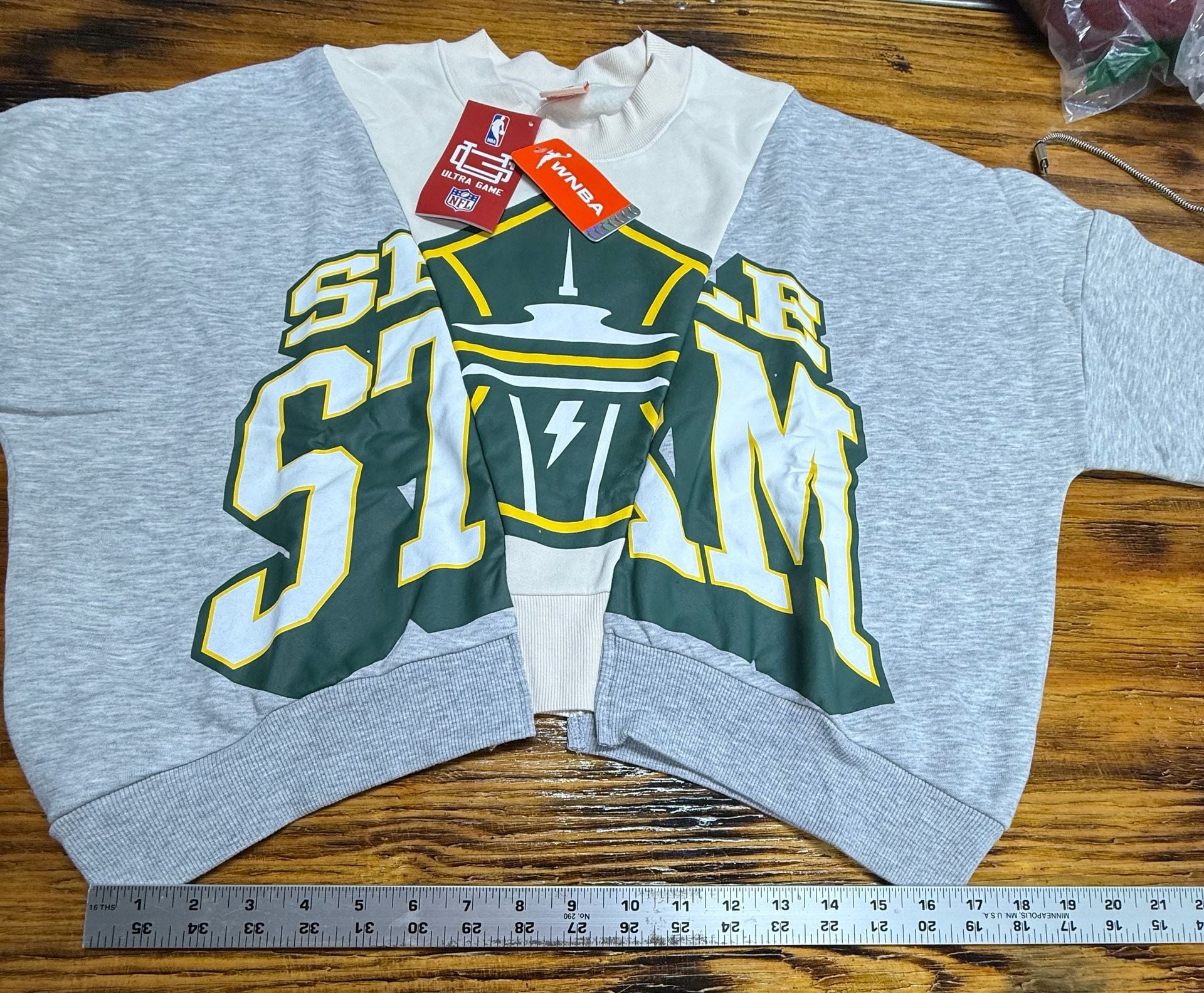 Ultra Game Seattle Storm Sweatshirt Size M Grey WNBA
#gamedaygear#wnba 7