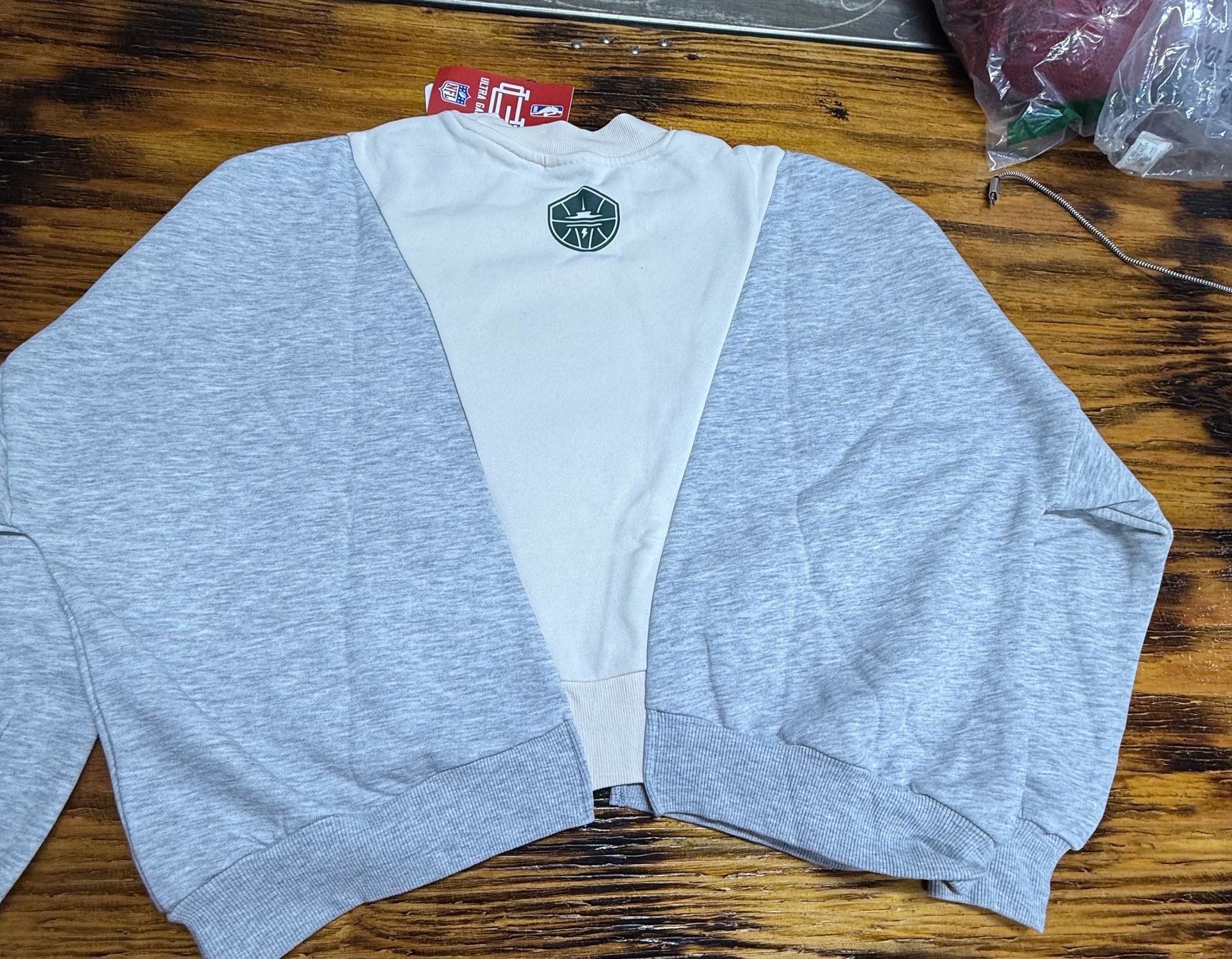 Ultra Game Seattle Storm Sweatshirt Size M Grey WNBA
#gamedaygear#wnba 9