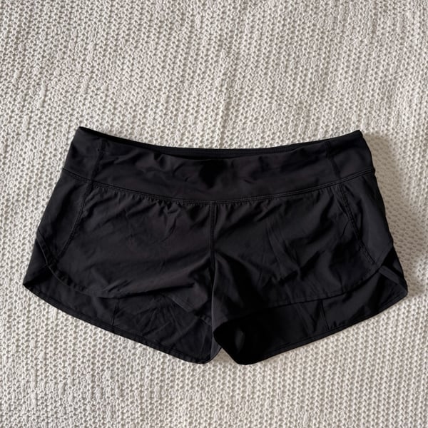 Lululemon Speed Up Low-Rise Short 2.5" - Black - Size 10