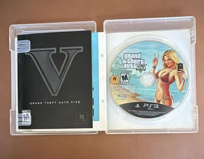 Grand Theft Auto V CIB w Map PS3 3