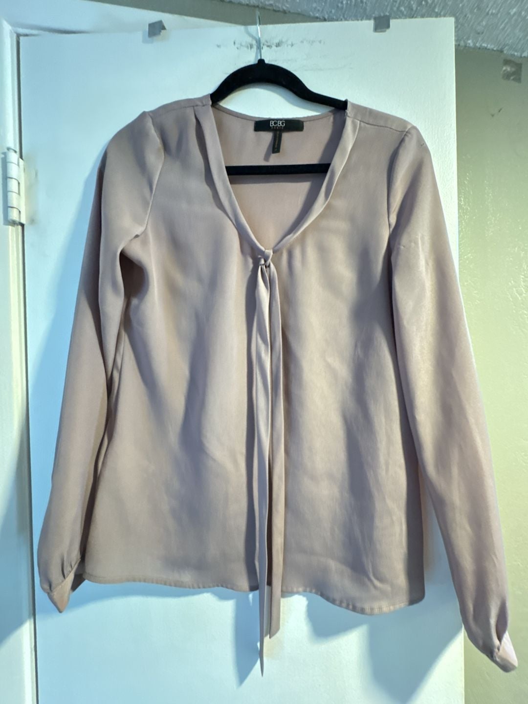 BCBG Paris Blouse Size XS Mauve Long Sleeve Tie Neck Top 2