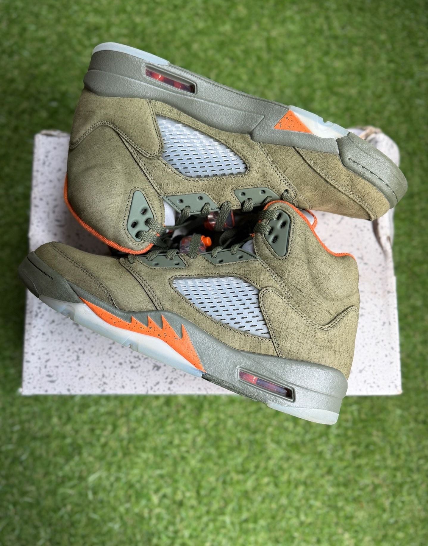 Air Jordan 5 Retro Olive Size 10m 8