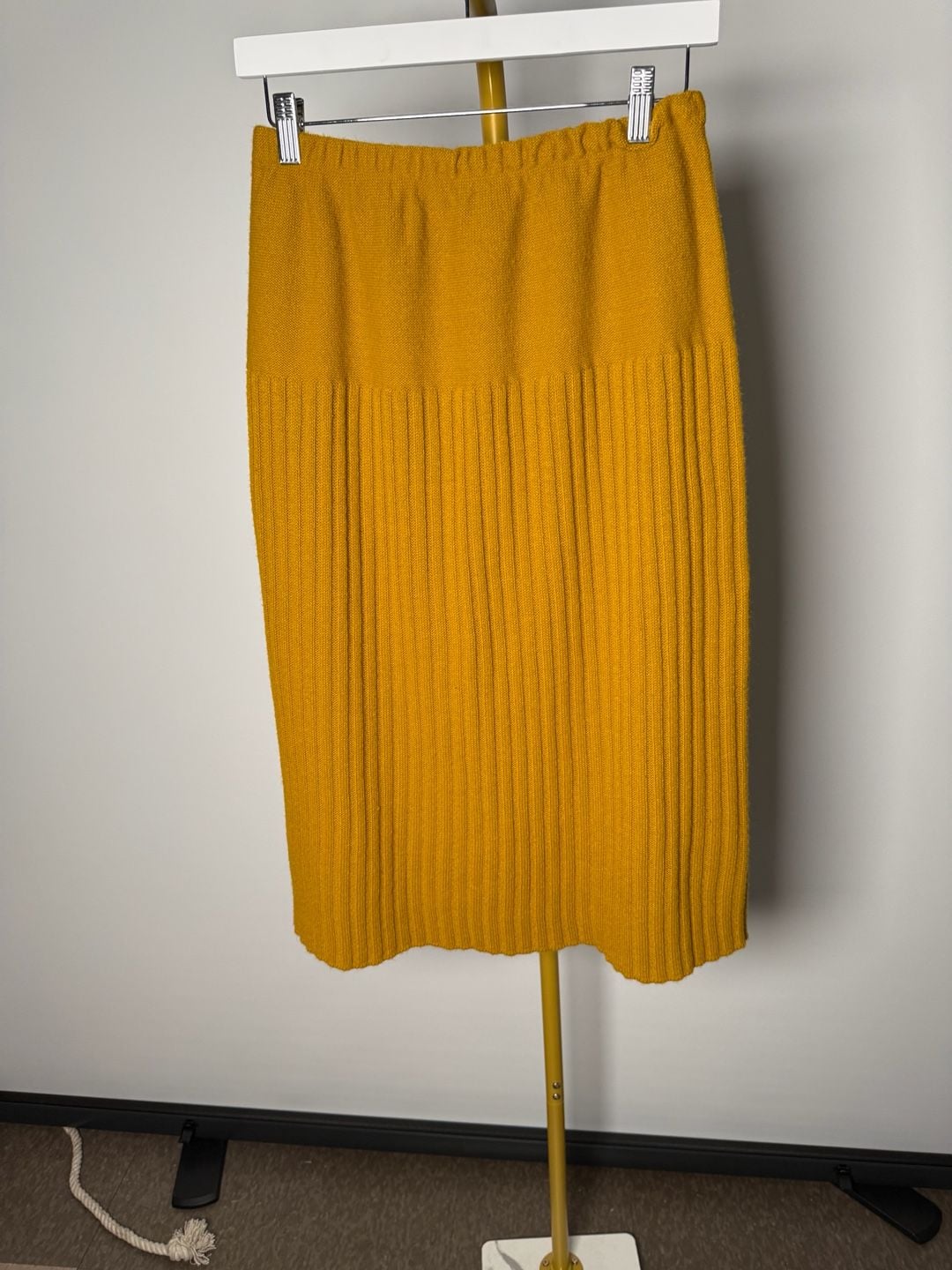 Vtg Ribbed Knit Midi Skirt Size M Mustard Yellow 2