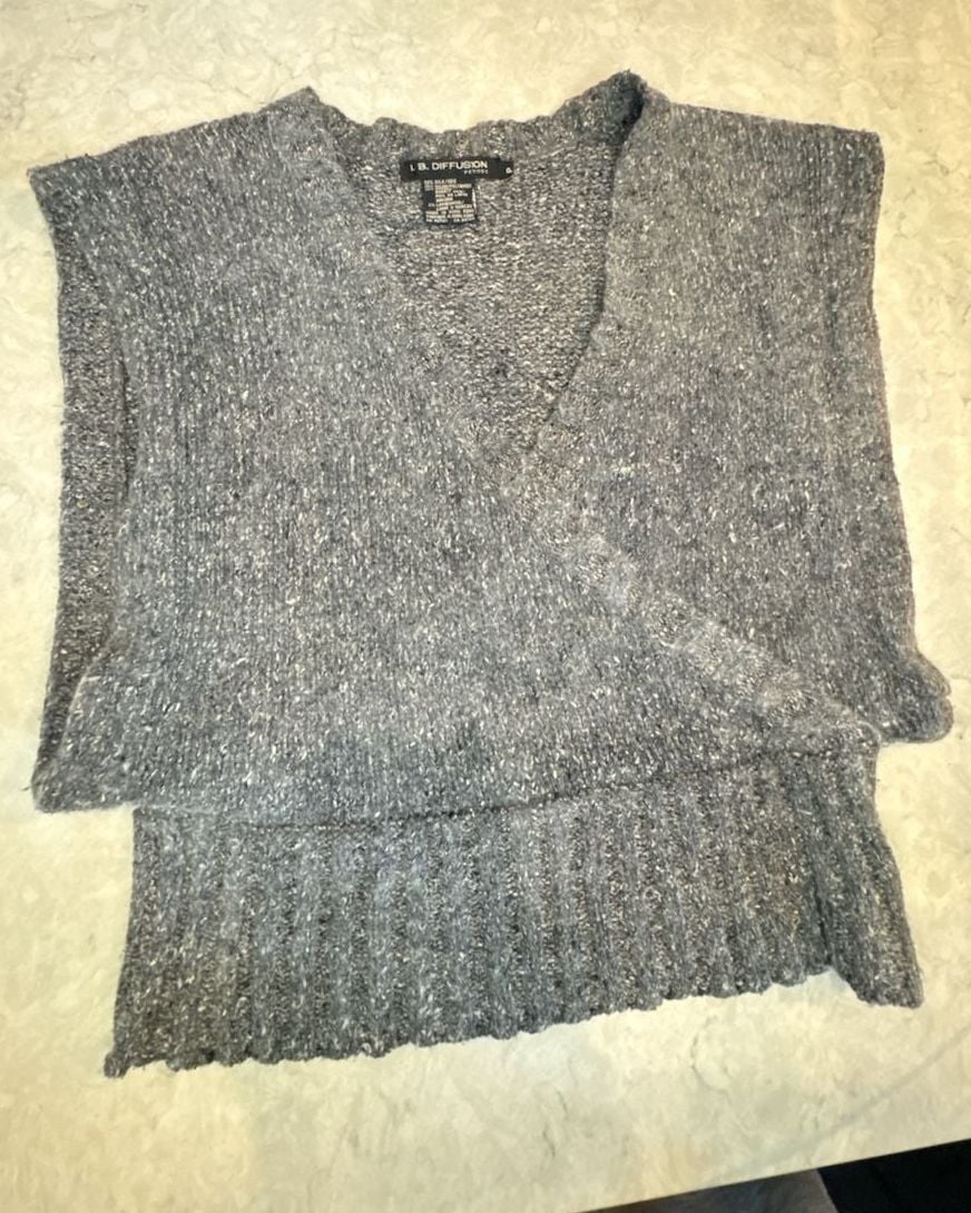I.B. Diffusion Sweater Vest Size med pet Gray V-Neck Silk Blend 1