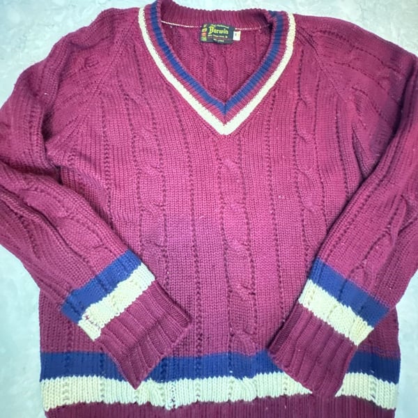 Darwin V-Neck Sweater Size M Maroon Cable Knit Virgin Wool