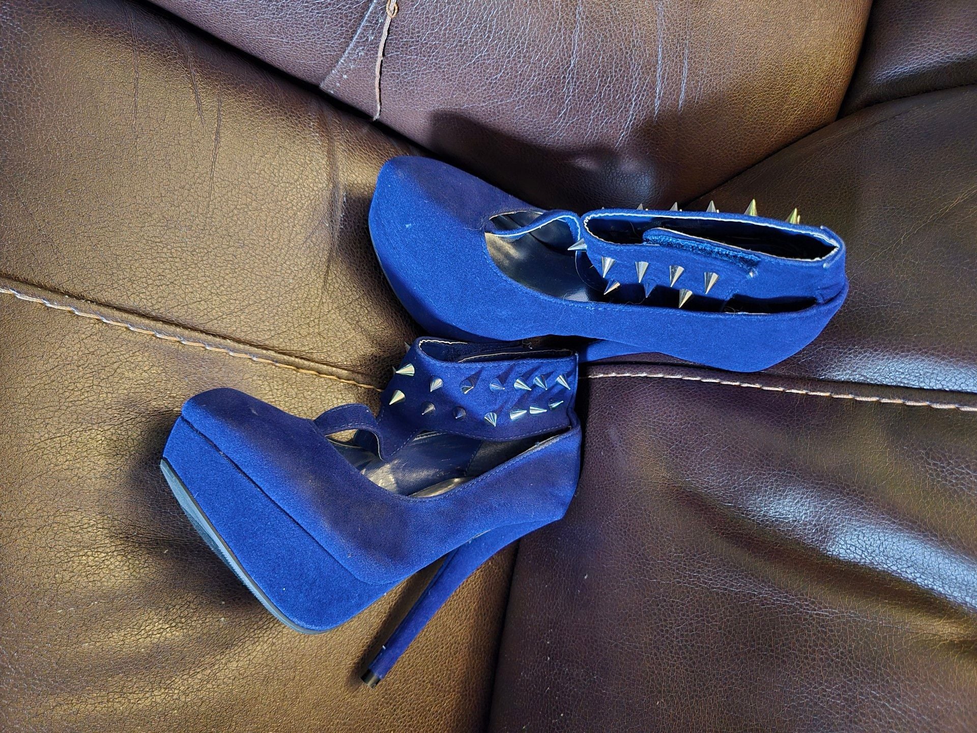 Wild Pair Emery Blue Spiked Heels Pumps 2