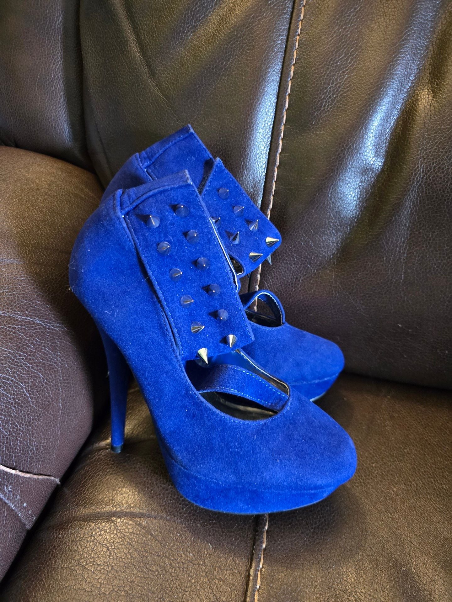 Wild Pair Emery Blue Spiked Heels Pumps 3