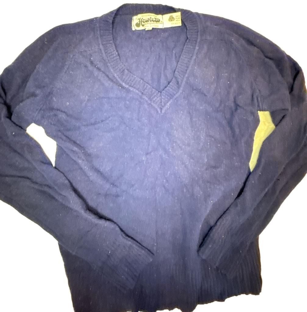 Hewitts V-Neck Sweater Size L Blue Lambs Wool Pullover 1