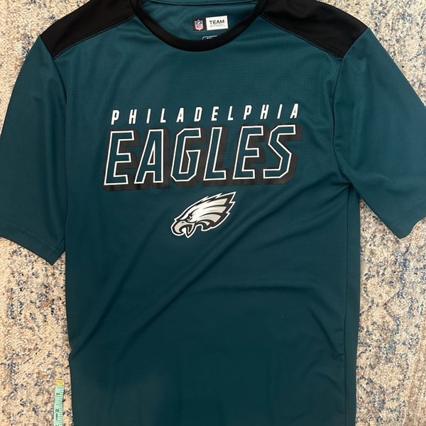 NFL Team Apparel Philadelphia Eagles T-Shirt Size S Green Athletic