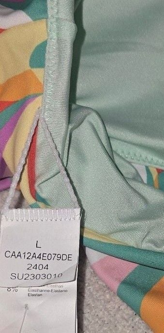 CUPSHE Halter Bikini Top Size L Multi Color Geometric NWT 4