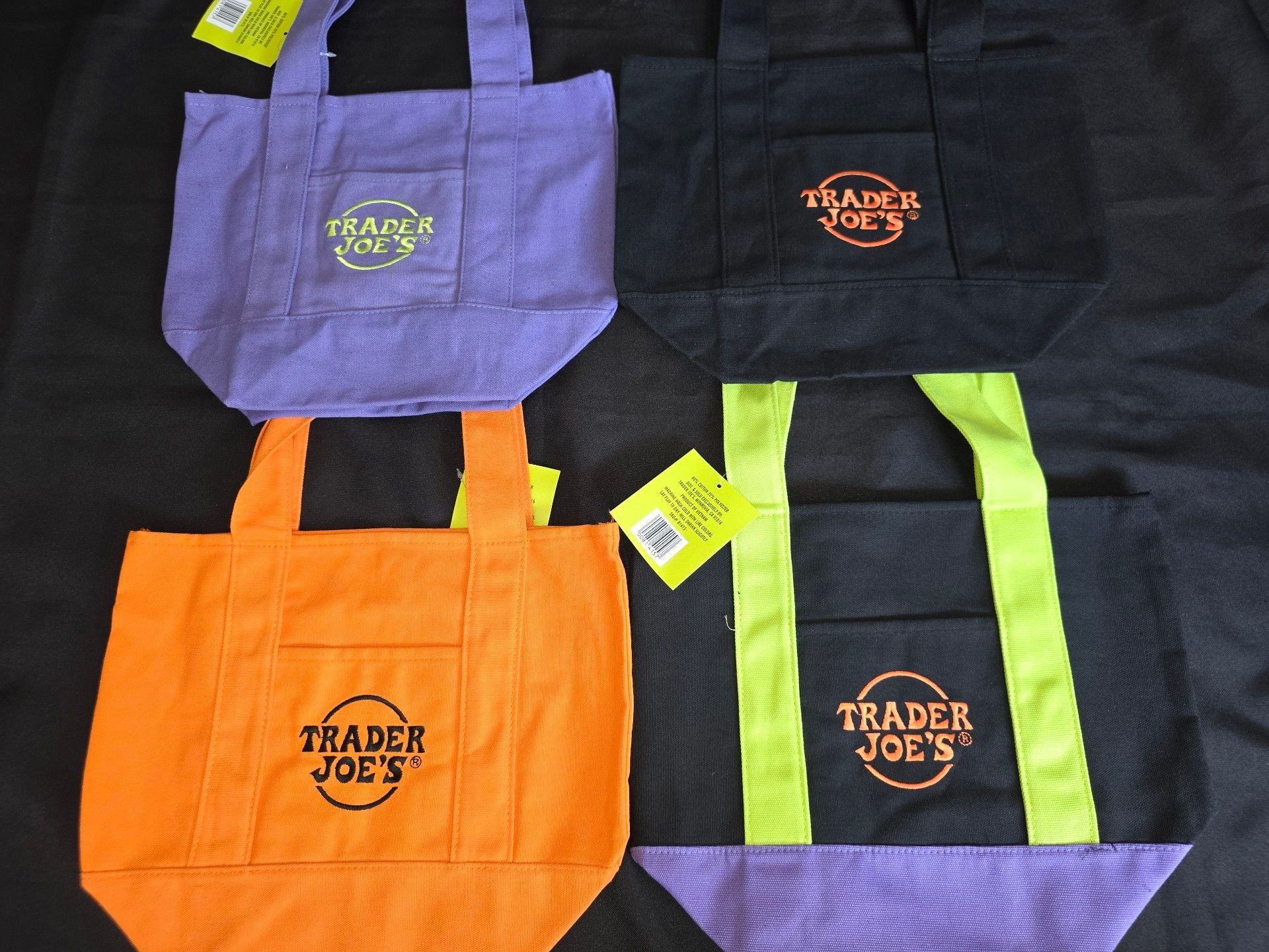 Trader Joe's Trick-or-Treat Canvas Tote Bag Set of 4 New 1