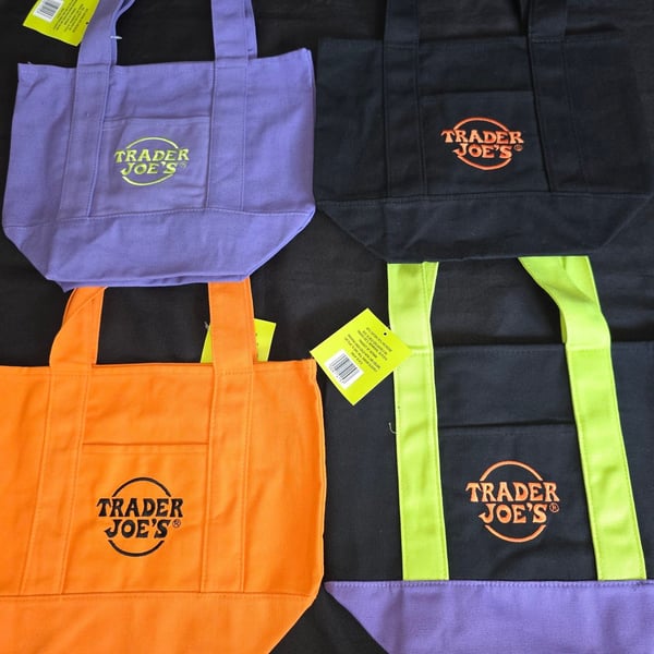 Trader Joe's Trick-or-Treat Canvas Tote Bag Set of 4 New