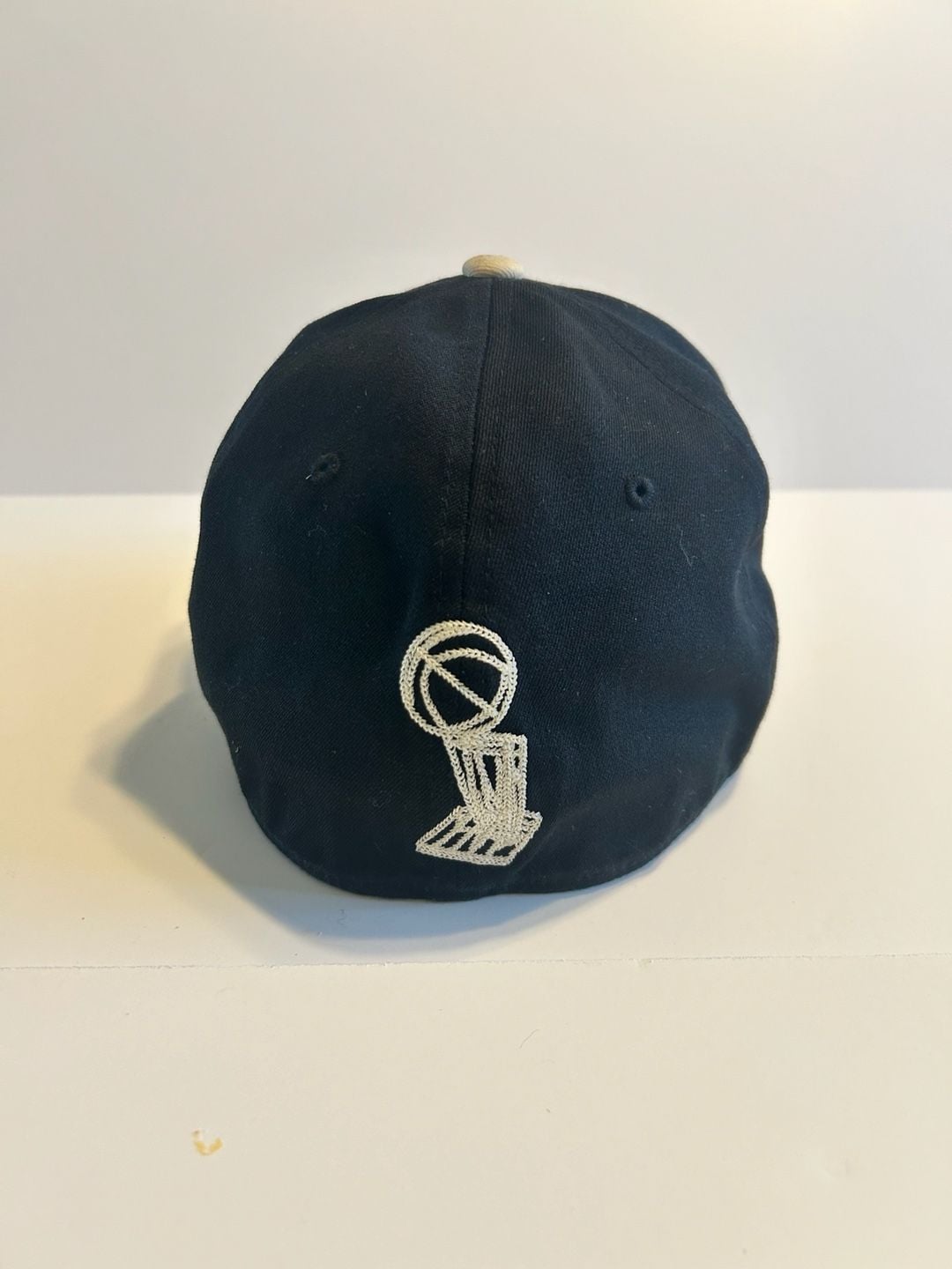 Adidas Los Angeles Lakers 2010 NBA Champions Hat Black 4