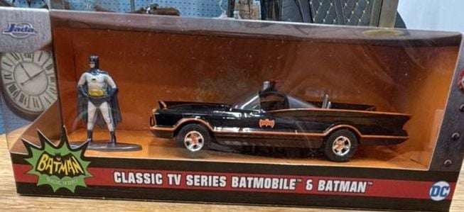 Jada Toys Classic TV Series Batmobile & Batman Die-Cast Car 1