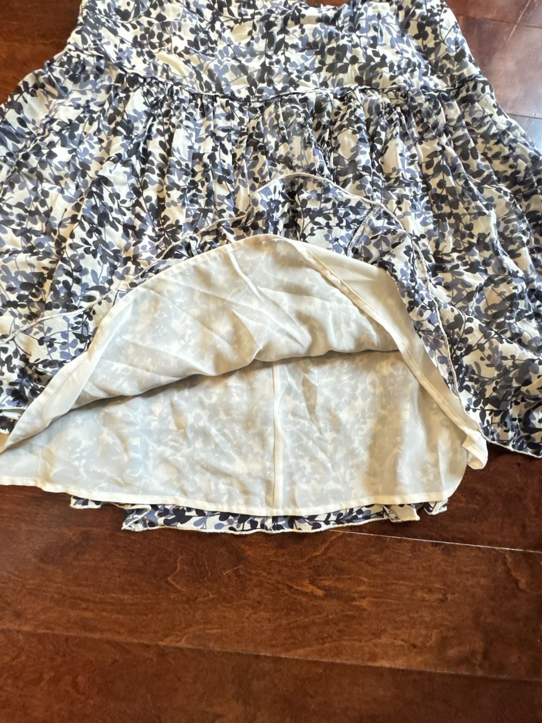 Ann Taylor Skirt Size 10P Blue Black Leaf Floral Pleated Midi 3