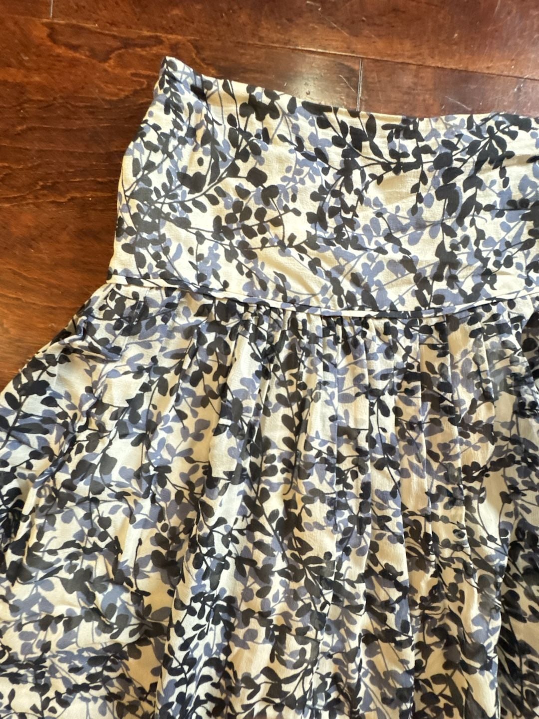 Ann Taylor Skirt Size 10P Blue Black Leaf Floral Pleated Midi 4