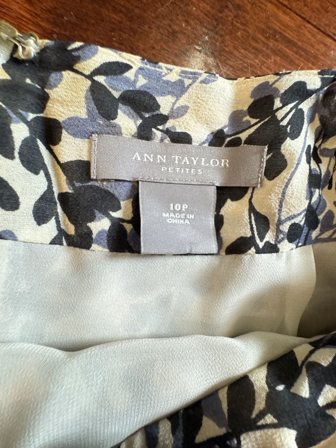 Ann Taylor Skirt Size 10P Blue Black Leaf Floral Pleated Midi 5