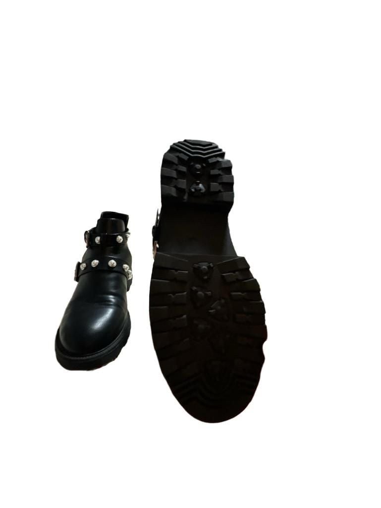 JustFab Clarice Cut-Out Lug Sole Boots Size 9 Pearl Buckle Black 5