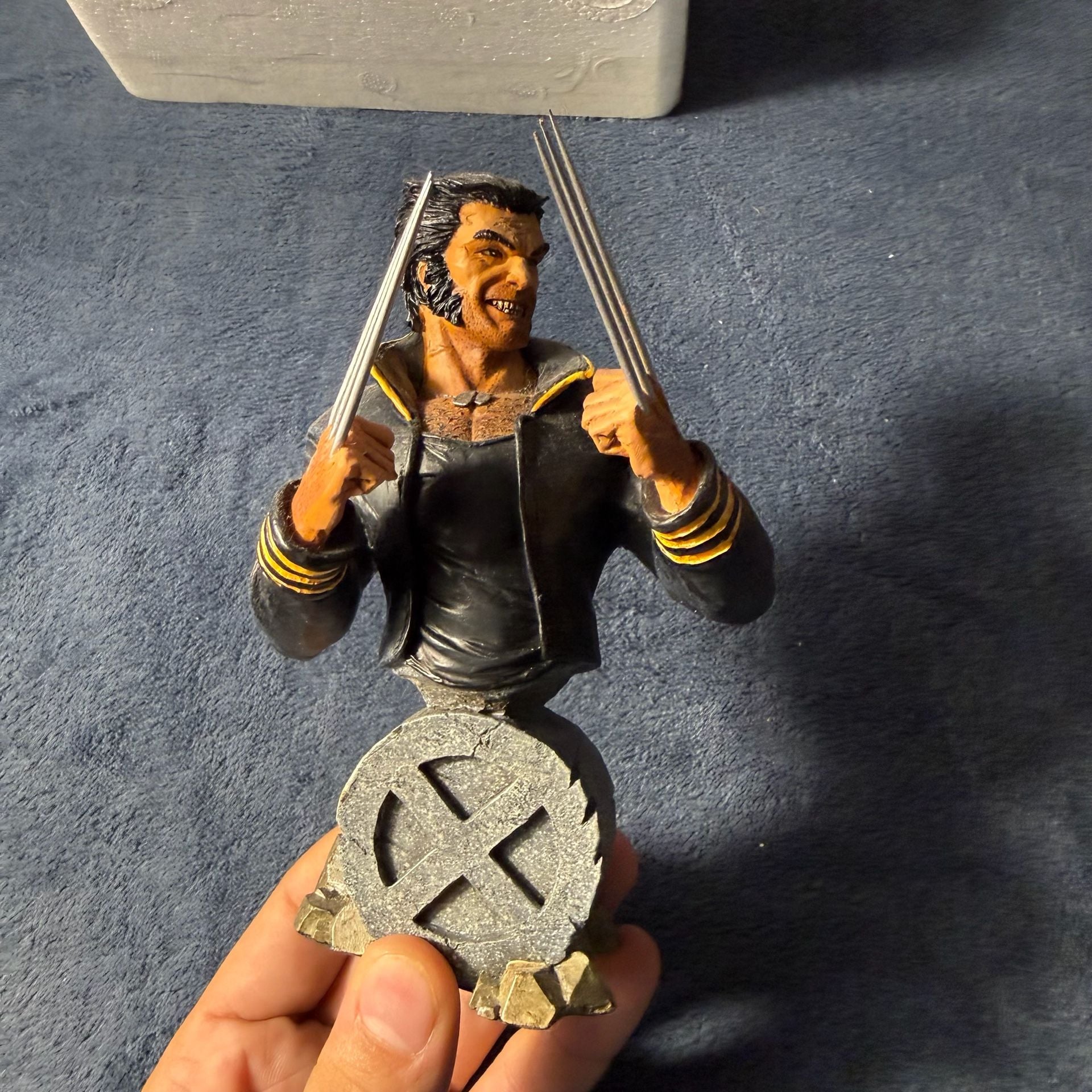 Diamond Select Wolverine Resin Bust Frank Quitely 4