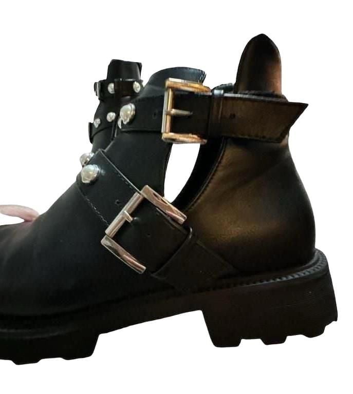 JustFab Clarice Cut-Out Lug Sole Boots Size 9 Pearl Buckle Black 4