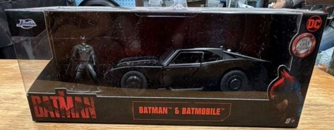 Jada Toys The Batman Batmobile & Batman Figure 1:32 Diecast Car New 1