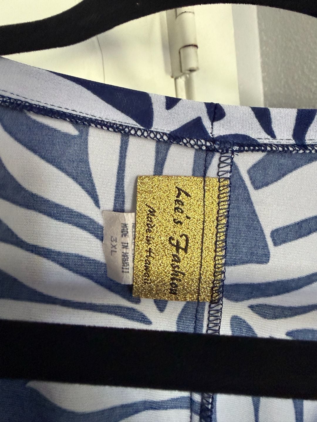 Lee's Fashion Tunic Top Size 3XL Blue White Tropical Leaf V-Neck 6
