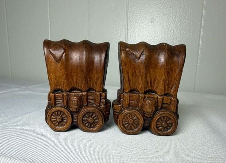 Vintage Wooden Covered Wagon Salt And Pepper Shaker Set 1