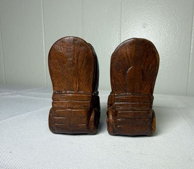 Vintage Wooden Covered Wagon Salt And Pepper Shaker Set 2