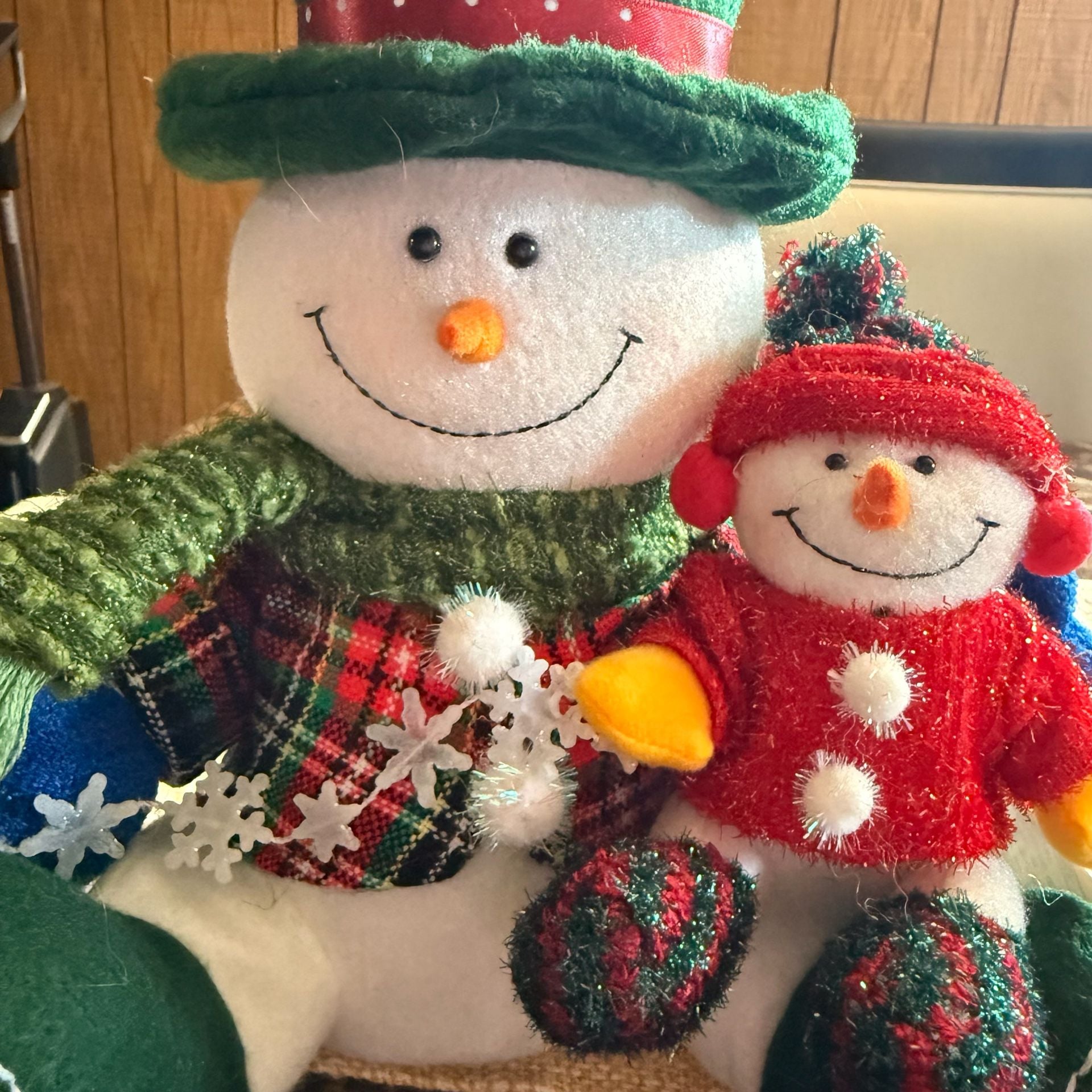 Avon Plush Snowman Surprise Musical Animated Holiday Decor 11