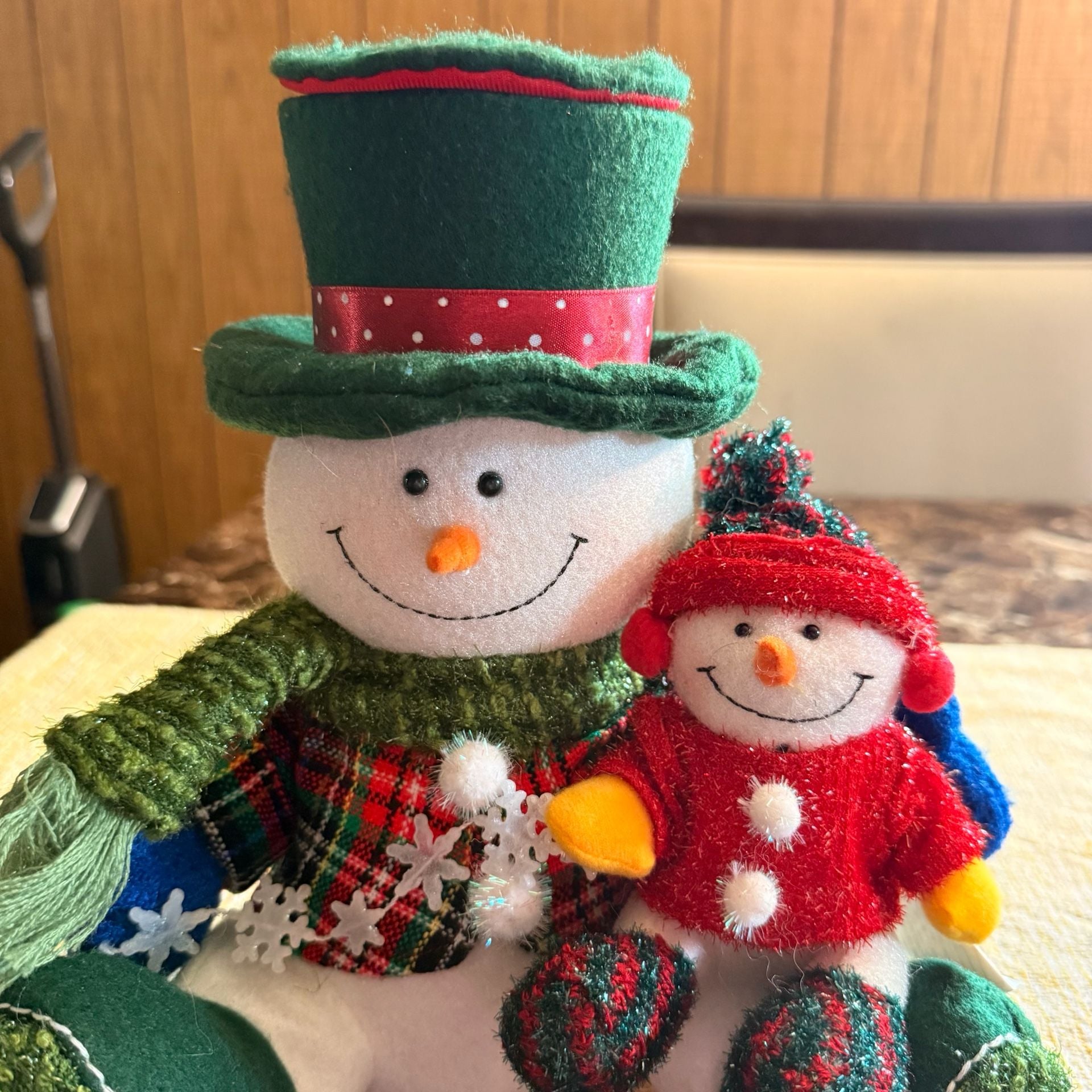 Avon Plush Snowman Surprise Musical Animated Holiday Decor 12