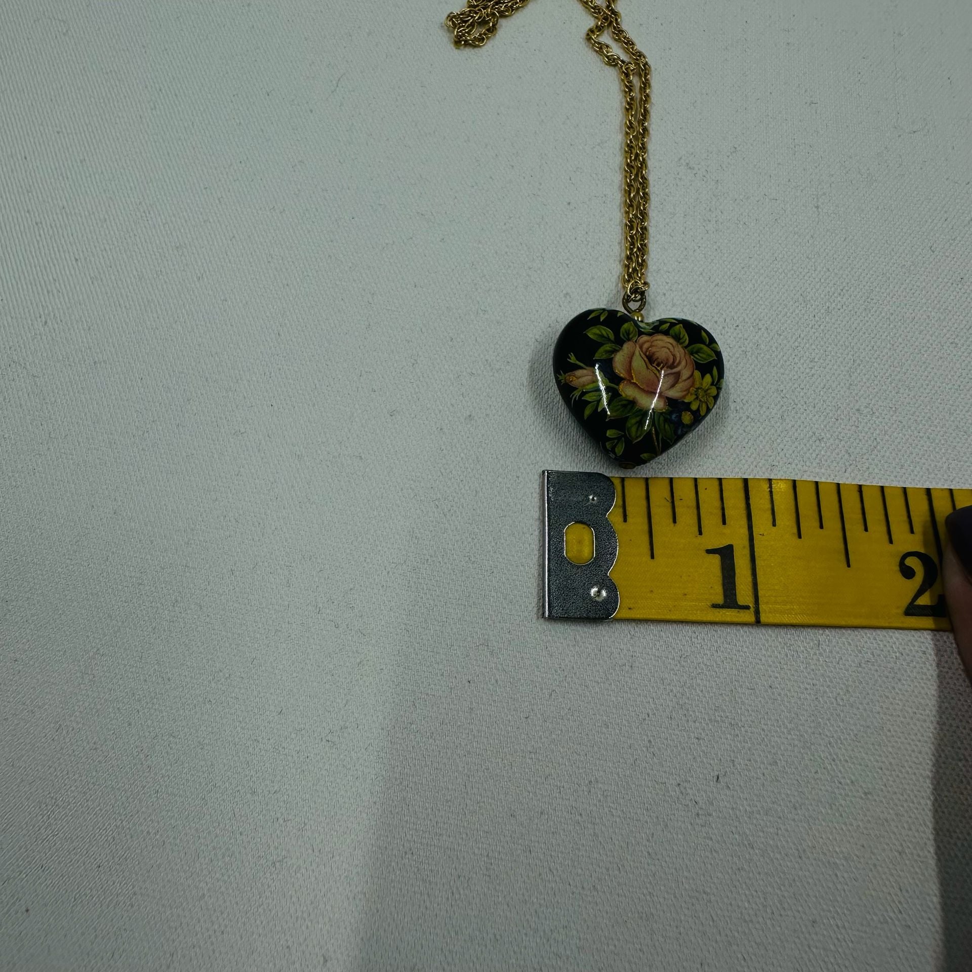 Vintage Style Black Heart Floral Rose Pendant Necklace Gold Tone Chain 7