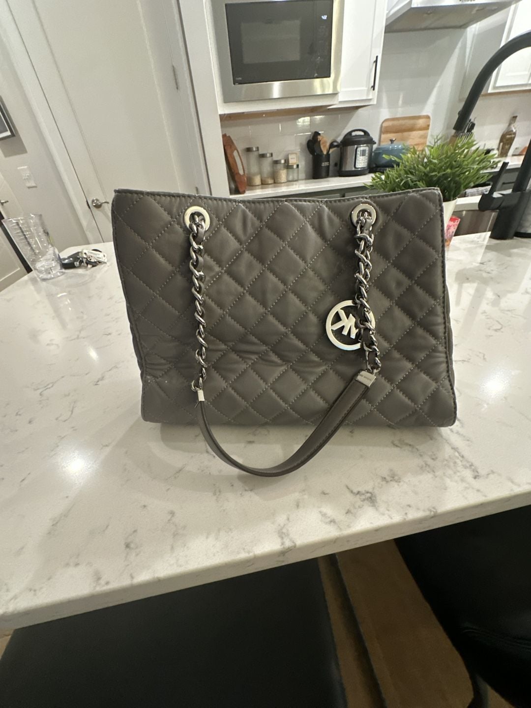 Michael Kors Susannah Large Quilted Tote Handbag Pearl Grey 2