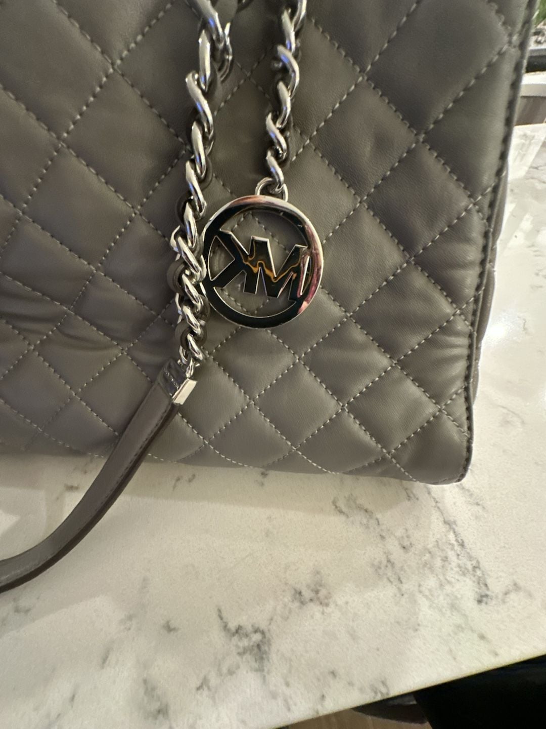 Michael Kors Susannah Large Quilted Tote Handbag Pearl Grey 3