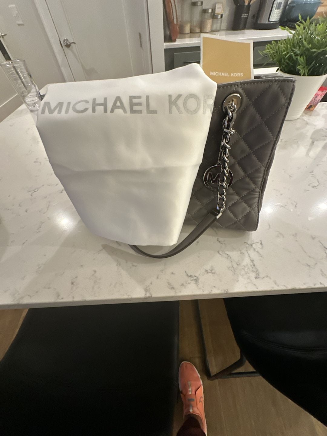 Michael Kors Susannah Large Quilted Tote Handbag Pearl Grey 5