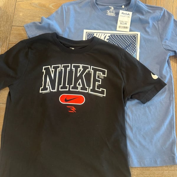 Nike boys tshirts Lot of 2
Youth Medium (10-12)